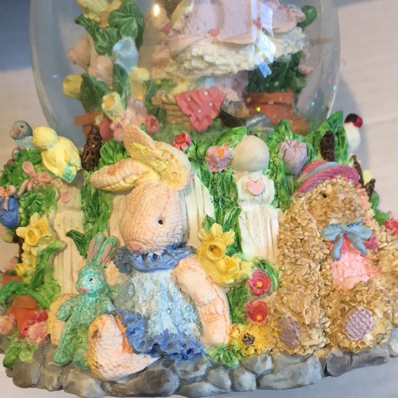 NWOT Easter/spring water globe and music box - Picture 7 of 8